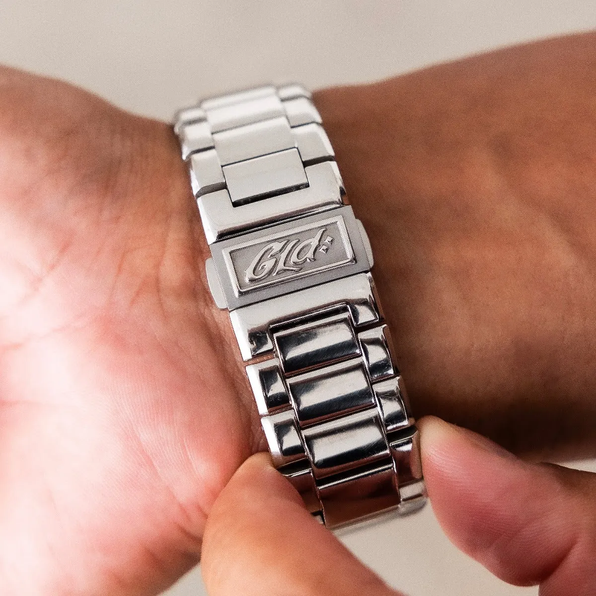 42MM Fluted Bezel Alpha Era® in White Gold